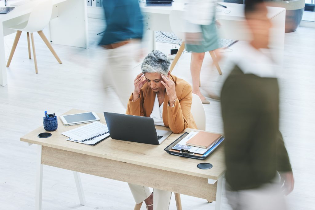 Overwhelmed frustrated employee due to forgetting curve - they need Apty, a Digital Adoption Platform